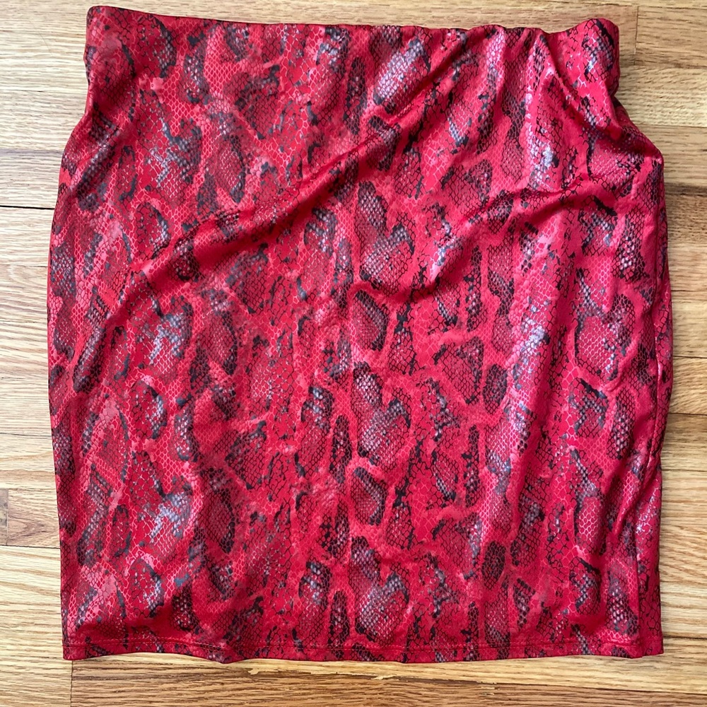 Snakeskin bodycon skirt